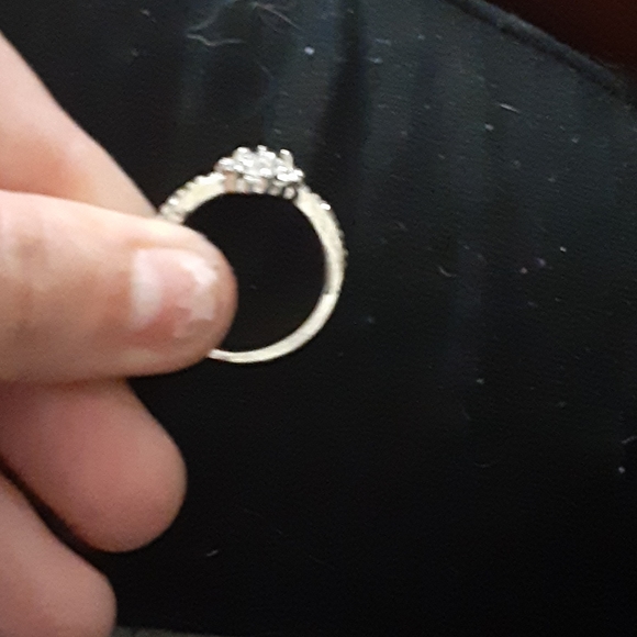 Size 9 ring - Picture 2 of 5